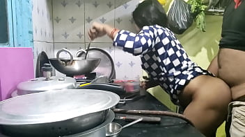 गांव से आई नादान मेड को मालिक ने चट कर लिया – जोरदार हिंदी ऑडियो