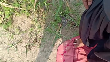 गांव की बेलोड़ी गोरी को चूचियों से खेलकर चूत का रस निचोड़ डाला