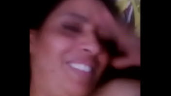 Busty Mallu Aunty Bobby’s Sultry Seduction