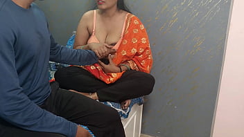 गाँव के दोस्त की सौतेली माँ के साथ जबरदस्त अकेलेपन का गर्म मौका, देसी हिंदी ऑडियो सेक्स