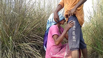 पत्नी जंगल गई तो पति ने घर पर ही मचा दी जंगली चुदाई की रंगरेलियाँ