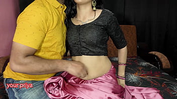 माँ ने अपने जवान बेटे के साथ जंगली सेक्स करके अपनी गहरी चुदाई की भूख शांत की।