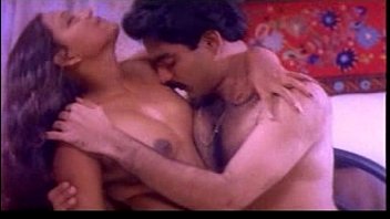 Sultry Mallu Starlet’s Steamy Bath Scene