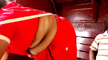 Village Bhabhi’s Side Boobs Peeking Out
