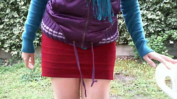 Sfrenata Studentessa Italiana Si Masturba Fino A Schizzare In Un Giardino Pubblico