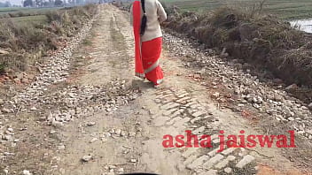 अकेली देसी आंटी को गाड़ी में पटा के पहली बार जोरदार चोदा