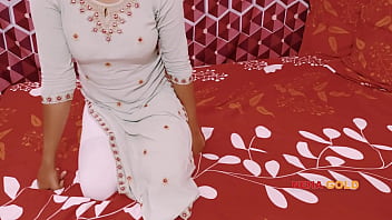 चाची की बेटी को बिस्तर पर पटककर जमकर चोदा