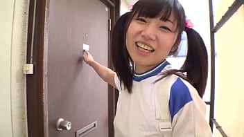 パパとお兄ちゃんの玩具にされた貧乳パイパンまみちゃん