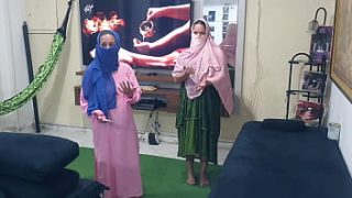 Desi Virgin Daughter Offers Herself After A Tantric Massage