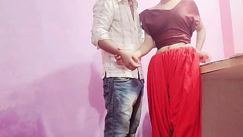 देसी भाभी को दिल खोलकर बोला, “मुझे चोदो, जी भर के प्यार करो”