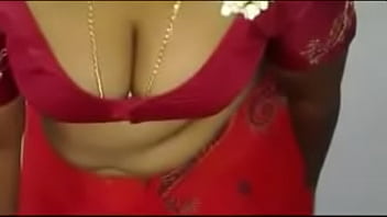 Sizzling Mallu Maid Sheds Her Saree To Tempt Young Studs