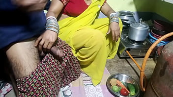 দোস্তের বউকে রান্নাঘরে দাঁড় করিয়ে পেছন থেকে জোর করে চুদলাম। বাংলা অডিও সহ।