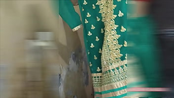 Desi Bhabhi’s Wet And Wild Bath Time Video In Hindi