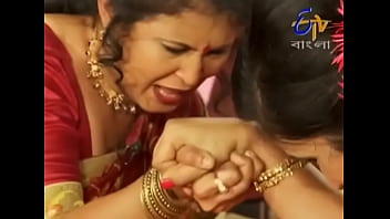 বাংলার বৌদিদের রসালো পান্জা লড়াই – পর্ব ১১