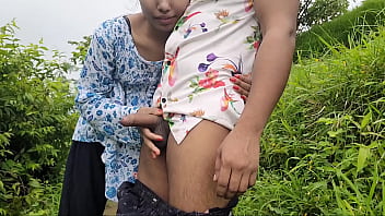 गर्म देसी भाभी का बाहर खेत में जंगी जमावड़ा