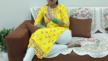 Meri Saali Indian Step Mom Ne Apne Bete Ke Saath Haram Ki Raat Guzari, Chudwa Kar Use Apna Yaar Bana Liya, Gandi Hindi Baatein Karte Hue