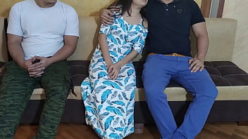 Esposa Infiel Se Deja Follar Delante De Su Marido Dormido, La Puta Madura Caliente Disfruta Del Adulterio Mientras El Cornudo Descansa.
