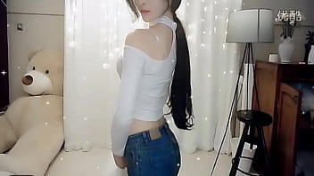 Sizzling Asian Beauty Strips And Grinds For The Camera