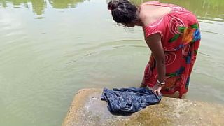 गांव की मस्त धोबन को कमरे में बुलाकर जमकर चोदा, पसीने से लथपथ बदन और चीखों से गूंज उठा पूरा घर