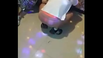 노래방에서 팬티 벗고 음란하게 즐기는 야한 여자