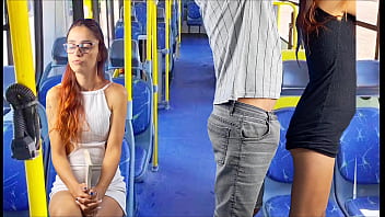 Aluna Sendo Esfregada Com Tesão No ônibus Lotado