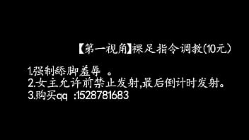 赤足诱惑,我赤裸的双足在丝绒地毯上留下情欲的印记