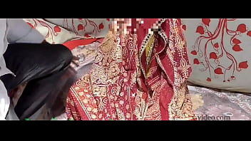 नवविवाहिता की पहली रात का अत्यंत कामुक और रोमांचक अनुभव