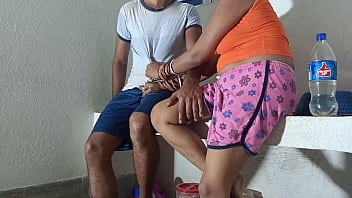 देवर ने शादी का कार्ड देने बहनोई के घर आया और हमारी गर्मजोशी का मौका देखकर उसने मेरी गीली चूत को अपनी लंड से रगड़ते हुए जबरदस्त चोदा शुरू कर दिया