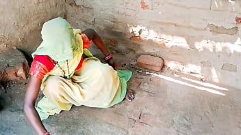 Desi Gaon Ki Randi Ki Chudai, Mota Lund Se Chud Rahi Hai Saree Mein, Gand Marwane Ka Maza