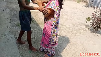 Sizzling Bengali Bhabi In Pink Saree Gets Wild During Holi Celebration