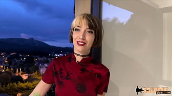 Oney, Cette Belle Coquine, Se Fait Prendre Par Deux Bites Bien Dures Dans Son Cul Avide.