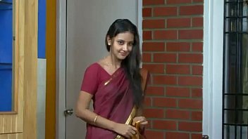 Sizzling Telugu Aunty Seduces In Steamy Romance