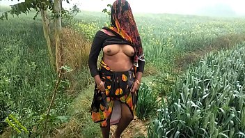 Wild Desi Radhika Gets Nasty Under The Open Indian Sky