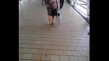La China Exhibiendo Su Trasero Ardiente