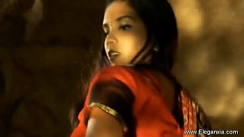 Sensual Indian Seduction: Master The Art Of Exotic Erotic Moves