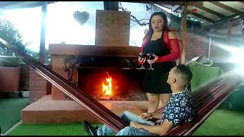 Descarada Mesera Me Entrega Su Coño Sin Límites Tras El Vino, Aprovechando Que Mi Esposa Faltó A Nuestra Cena Romántica