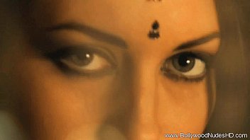 Mesmerized By This Seductive Desi Dancer’s Hypnotic Moves