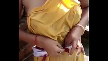Steamy Desi Bhabhi’s Wet And Wild Bath Time