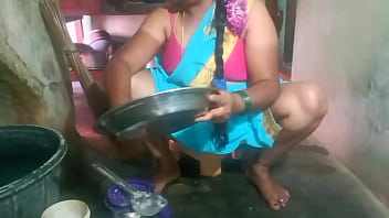 Sizzling Indian Aunty Gets Steamy While Scrubbing Dishes