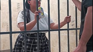 Adolescente Carcelaria Implora Que Le Abran Su Coñito Apretado A Golpes De Verga