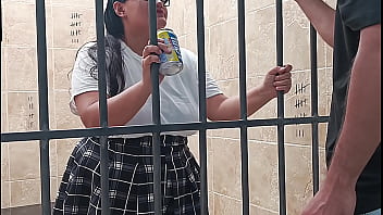 Adolescente Carcelaria Implora Que Le Abran Su Coñito Apretado A Golpes De Verga