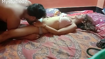Sultry Indian Beauty Gets Naughty With Her Horny Delivery Guy