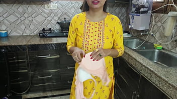 भाभी, रसोई में बर्तन धोते हुए तुम्हारी गीली चूत मेरे लिए ही तो तैयार हो रही है… आज मैं तुझे चोदकर ही दम लूंगा!