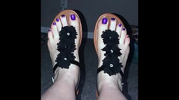 Dallas Heels: An All-american Goddess Worshiping Her Perfect Feet