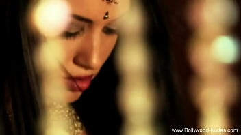 Swaying Goddess Of India’s Most Sensual Moves