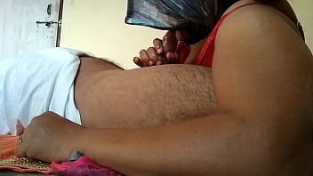 Sultry Indian Bhabhi’s Mouth-watering Blowjob