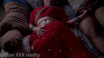 Desi Saand Jaise Ladke Ne Apni Garmi Bhari Maa Ko Chod Kar Rakh Diya