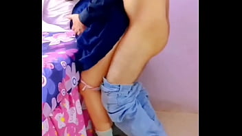 Profesor Pervertido Usa El Palo De La Escoba Para Violar A Su Inocente Alumna De Nalgas Enormes