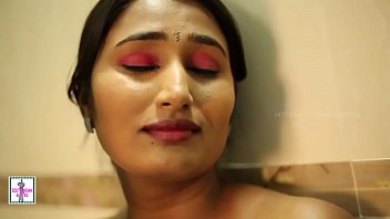 Sultry Indian Beauty’s Steamy Bathroom Affair – Leaked Mms Scandal
