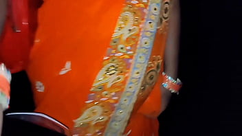 आज रात दीदी को रास्ते में घुमाते हुए मन मारा नहीं जा रहा, कुछ खास देना है